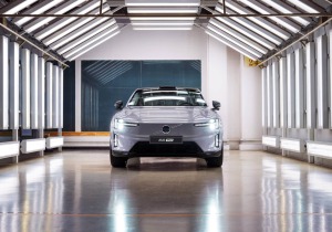 Η Volvo ξεκινά την παραγωγή του νέου αμιγώς ηλεκτρικού Volvo ES90 [video]