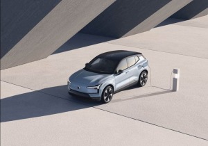 Η Volvo Cars λανσάρει δωρεάν οικιακή φόρτιση!