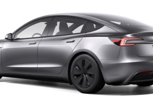 Tesla Model 3: Προσφέρεται τώρα και στο χρώμα Quicksilver
