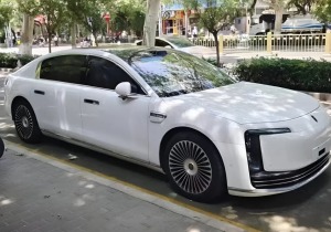 Ποια Maybach… Το Huawei Maextro S800 είναι το απόλυτο πολυτελές «θηρίο»!