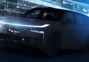 Ντεμπούτο στη Κίνα για το δεξιοτίμονο Toyota bZ3X