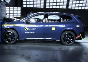 BMW iX3: Πέντε αστέρια στις νέες και αυστηρότερες δοκιμές Euro NCAP 2026