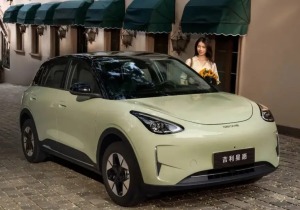 Geely E2: Το κινεζικό best seller έρχεται Ευρώπη με 460 χλμ. αυτονομίας κοιτώντας στα μάτια το VW ID. Polo