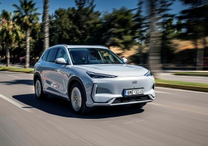 Πρεμιέρα της Geely στην Ελλάδα με το ΕΧ5 – Δείτε πόσο κάνει