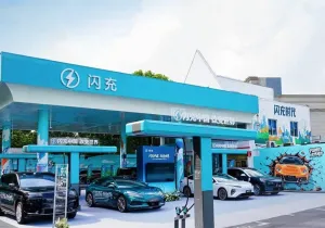 Η BYD μετατρέπει βενζινάδικο στην Κίνα σε σταθμό υπερταχείας φόρτισης
