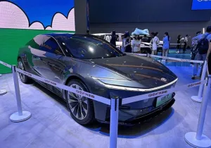 bZ7: Ένα Toyota με κινητήρα BYD