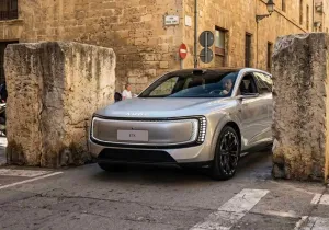 AUDI E7X: Το ηλεκτρικό SUV αποκαλύπτεται με 680 PS και καμπίνα από το μέλλον
