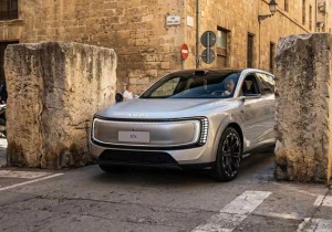 AUDI E7X: Το ηλεκτρικό SUV αποκαλύπτεται με 680 PS και καμπίνα από το μέλλον