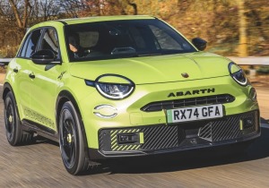 Το πιο δυνατό Abarth όλων των εποχών μπαίνει στη πρίζα!