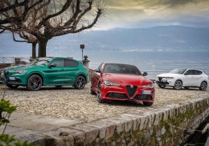 Ανατροπή στην Alfa Romeo: «Φρένο» στα ηλεκτρικά έως το 2027