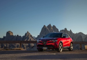 Alfa Romeo Junior Ibrida: Αναβαθμισμένη γκάμα με τιμή €27.990 και 8 χρόνια εργοστασιακή εγγύηση