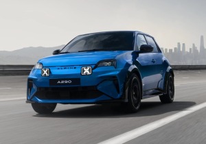 Το ηλεκτρικό hot hatch Alpine A290 κυκλοφορεί στη Βρετανία