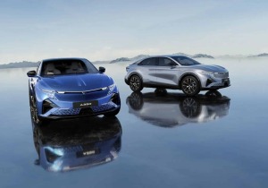 Η Alpine γράφει ιστορία με το A390 – Τρία μοτέρ, τετρακίνηση και 551 χλμ αυτονομία!