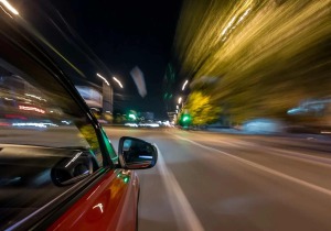 Η Κίνα εξετάζει το ενδεχόμενο επιβολής ορίου επιτάχυνσης για τα ηλεκτρικά αυτοκίνητα