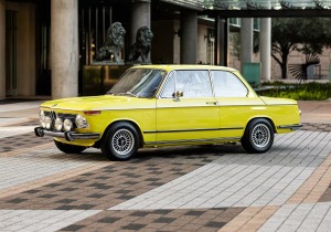 Μια κλασσική «μπέμπα» 2002 φόρεσε «καρδιά» Tesla και μπήκε στη πρίζα! [video]