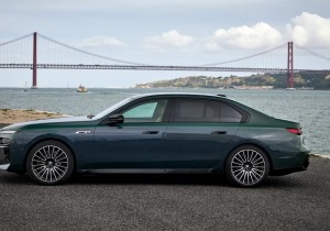 Η ναυαρχίδα i7 EV της BMW αναβαθμίζεται σε Neue Klasse