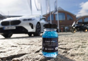 Η BMW προωθεί τα ηλεκτρονικά καύσιμα, όμως οι ειδικοί φωνάζουν: «Μην τα βάλετε στα Ι.Χ»!