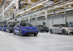 Δεν πρόλαβε να ανοίξει τις παραγγελίες και έγινε χαμός – Το νέο BMW i3 τα «σπάει»