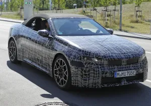 Έως 800 χλμ. αυτονομία και 462 PS – Η νέα BMW i4 Cabrio κάνει αίσθηση