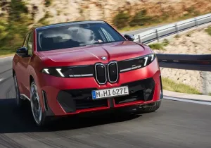 Η ολοκαίνουργια BMW iX4 φτάνει με 800 χλμ. και έως 604 ίππους