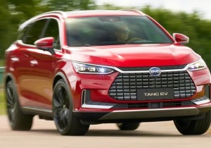 Η BYD ετοιμάζει SUV-ναυαρχίδα με φόρτιση-αστραπή 400 χλμ σε 5′