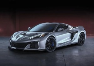 Η νέα υβριδική Corvette ZR1X των 1.250 PS εκτοξεύεται στα 100 σε κάτω από 2”