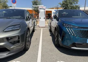 Σταθμοί φόρτισης: Τα προβλήματα που ταλαιπωρούν τους οδηγούς EVs