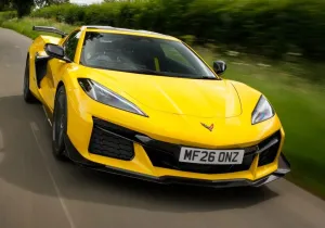 Η νέα Corvette σοκάρει την Ευρώπη: Πιο γρήγορη από 911 και με 3 οθόνες-τέρας στο cockpit!