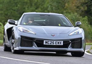 Corvette E-Ray: Το υβριδικό «τέρας» που κοιτά στα μάτια Ferrari και Porsche