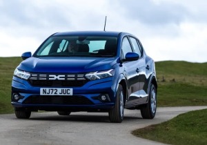 Dacia: Υβριδική επίθεση σε όλη τη γκάμα – 155 PS για Sandero και Stepway