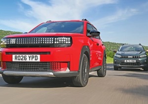 Fiat Grande Panda Hybrid vs Dacia Sandero Stepway: Σκληρό πόκερ