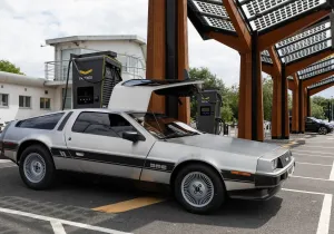 DeLorean DMC-12: Ένα σπάνιο sport vintage με ηλεκτρική «καρδιά»