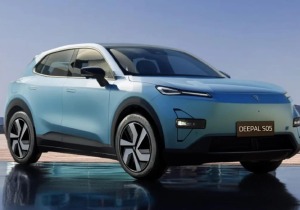 Το νέο Changan Deepal S05 έρχεται Ευρώπη να ανταγωνιστεί τα Skoda Elroq και Kia EV3