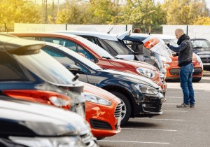 Ποια νοικοκυριά επιλέγουν ηλεκτρικά και ποια PHEV αυτοκίνητα;