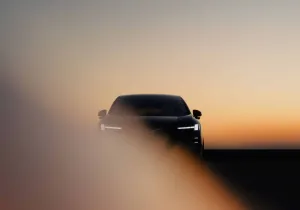 Νέο Volvo EX60: Αυτονομία 810 χλμ. και φόρτιση όσο μια στάση για βενζίνη και καφέ