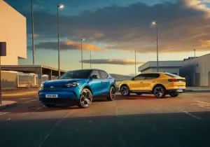 Το νέο αμιγώς ηλεκτρικό Ford Capri έρχεται στα χέρια των πρώτων πελατών