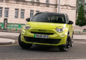 Fiat 600 Hybrid Sport: Η νέα έκδοση που μοιάζει με Abarth, αλλά δεν είναι