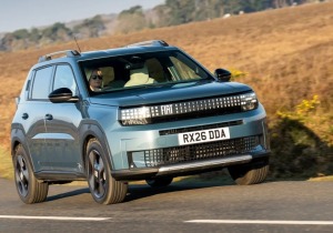 Fiat Grande Panda Hybrid: Το μικρό που τα κάνει όλα και καίει σαν… scooter!