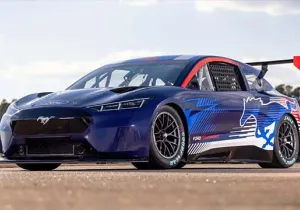 Η Ford παρουσιάζει το πρωτότυπο Mustang-Mach E NASCAR