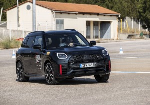 Η νέα οικογένεια μοντέλων MINI John Cooper Works