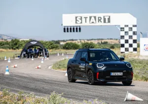 MINI JCW: Ζήσαμε την εμπειρία της ταχύτητας με όλα τα μοντέλα