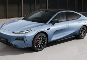 Geely Galaxy E8: Έρχεται να «ταράξει τα νερά» με 636 PS και 941 km αυτονομία