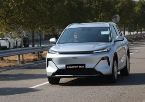 Geely Starray PHEV: Το οικογενειακό SUV που κοστίζει λιγότερο από Qashqai