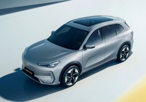 Η Geely επιτυγχάνει ρεκόρ πωλήσεων και κερδών το 2024
