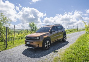 Αυτό είναι το FIAT Grande Panda Hybrid: Έρχεται να ανακατέψει την τράπουλα
