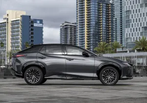 Η Lexus λανσάρει την νέα ελκυστική RZ