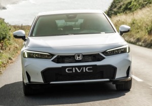 Η Honda «ανάβει τα φώτα» στην Toyota με το νέο Civic