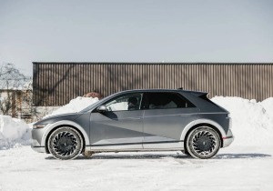 Να γιατί τα ηλεκτρικά αυτοκίνητα είναι ασυναγώνιστα στο χιόνι