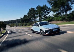 Οδήγηση στο κόκκινο! – Το Hyundai Ioniq 6N δείχνει τι σημαίνει ηλεκτρικό performance