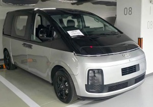 Hyundai Staria EV: Το νέο ηλεκτρικό μίνιβαν αποκαλύπτεται χωρίς καμουφλάζ